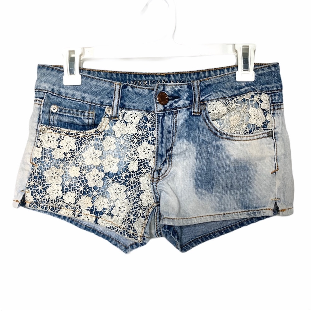 American Eagle Bleach Lace Shortie Jean‎ Shorts